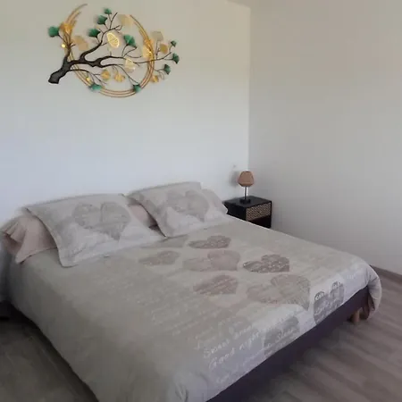 Les Escargots Du Mont بيت ضيافة 3*